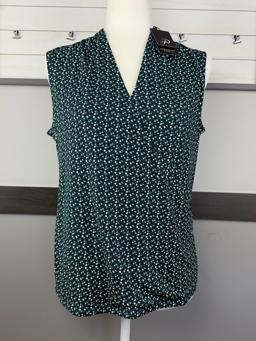 ADRIANNA PAPELL surplice v-neck polka dot size small nwt sleeveless tank